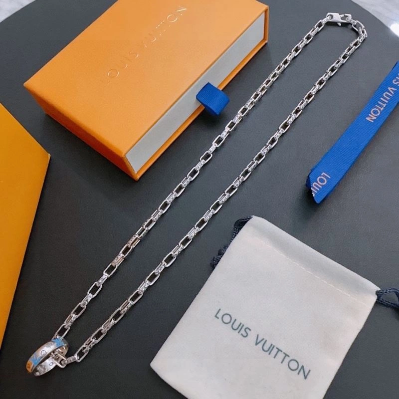 Louis Vuitton Necklaces DailyWear 250381
