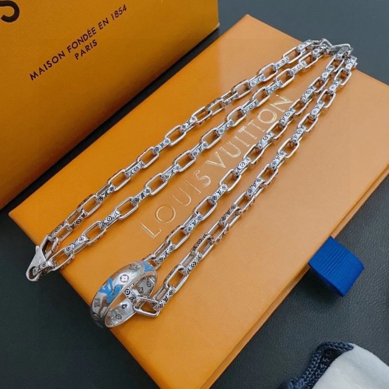 Louis Vuitton Necklaces DailyWear 250381