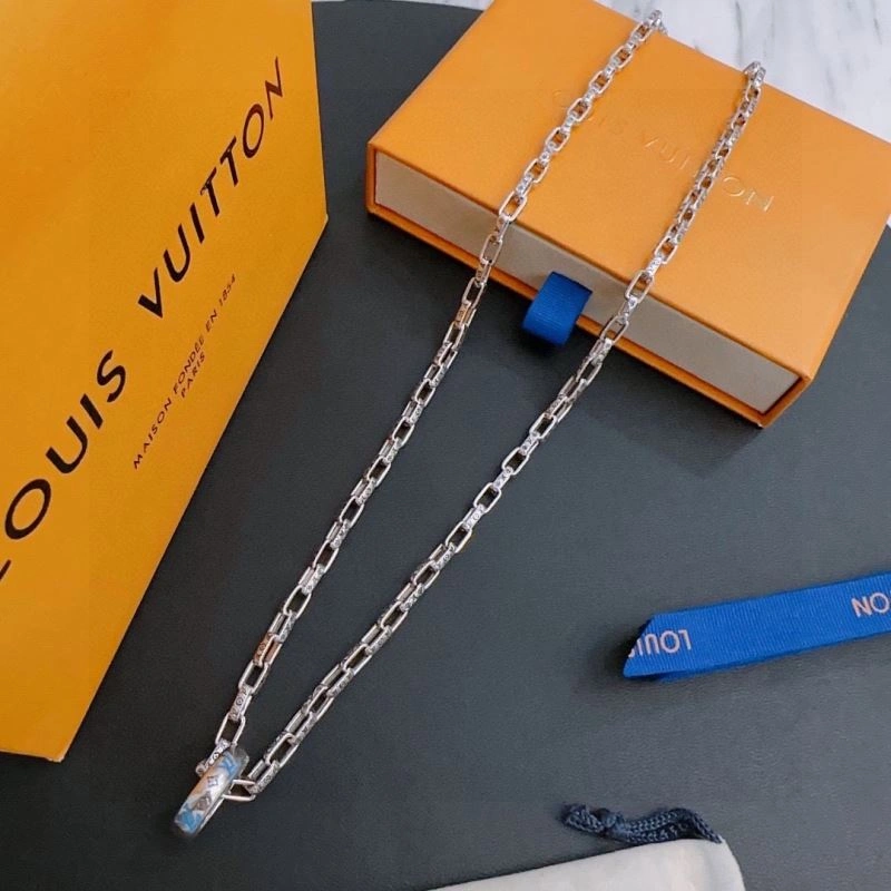 Louis Vuitton Necklaces DailyWear 250381