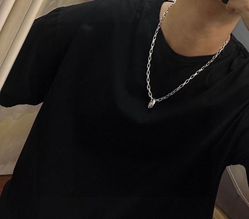 Louis Vuitton Necklaces DailyWear 250381