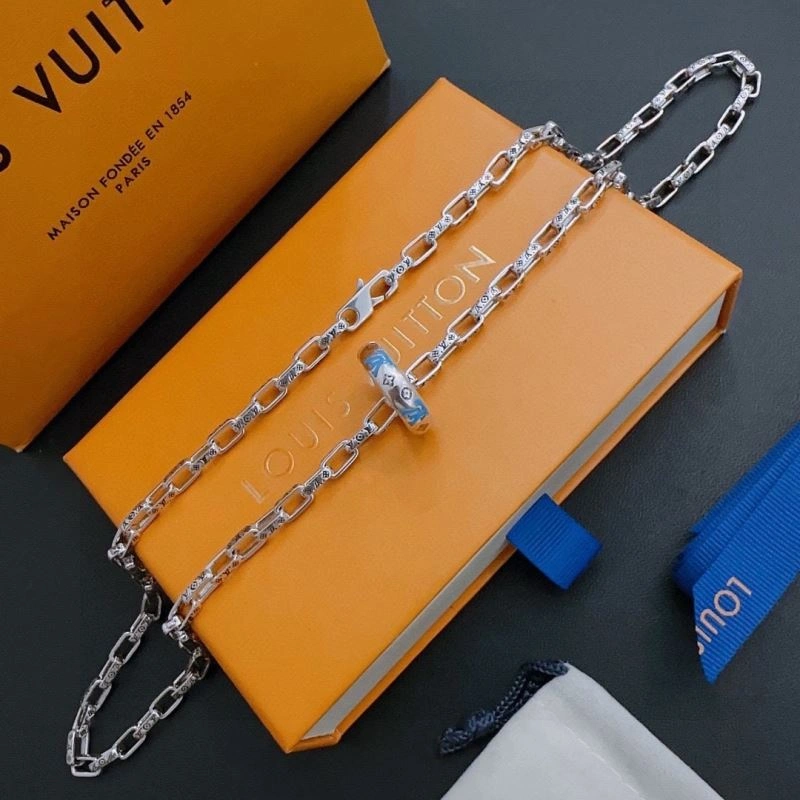Louis Vuitton Necklaces DailyWear 250381