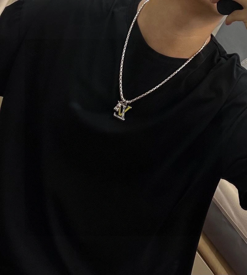FreshLook Louis Vuitton Necklaces 250386