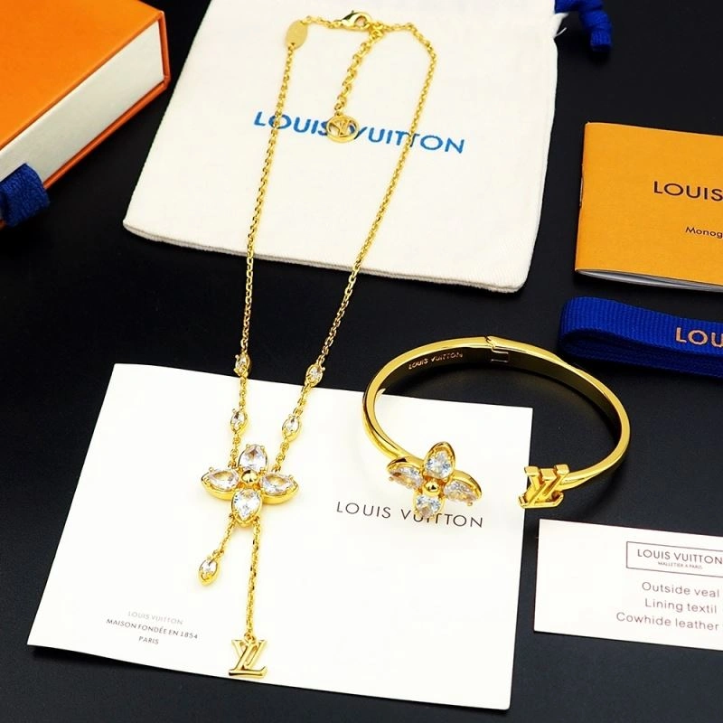 Louis Vuitton Necklaces Unique 250393