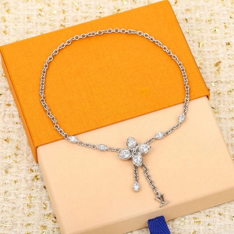 Louis Vuitton Necklaces Breathable 250366