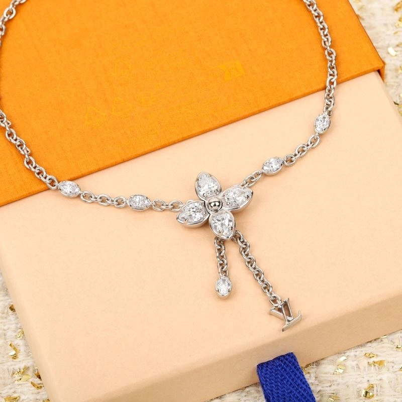 Louis Vuitton Necklaces Breathable 250366