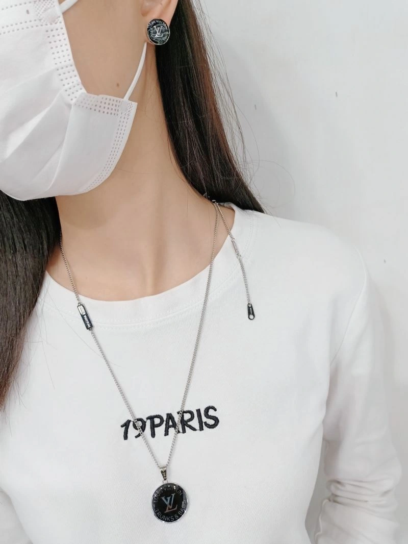 Louis Vuitton Necklaces Stylish 250376