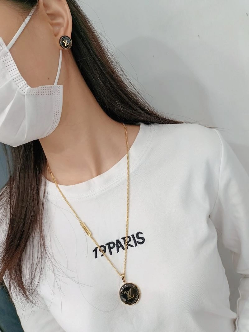Louis Vuitton Necklaces Stylish 250376