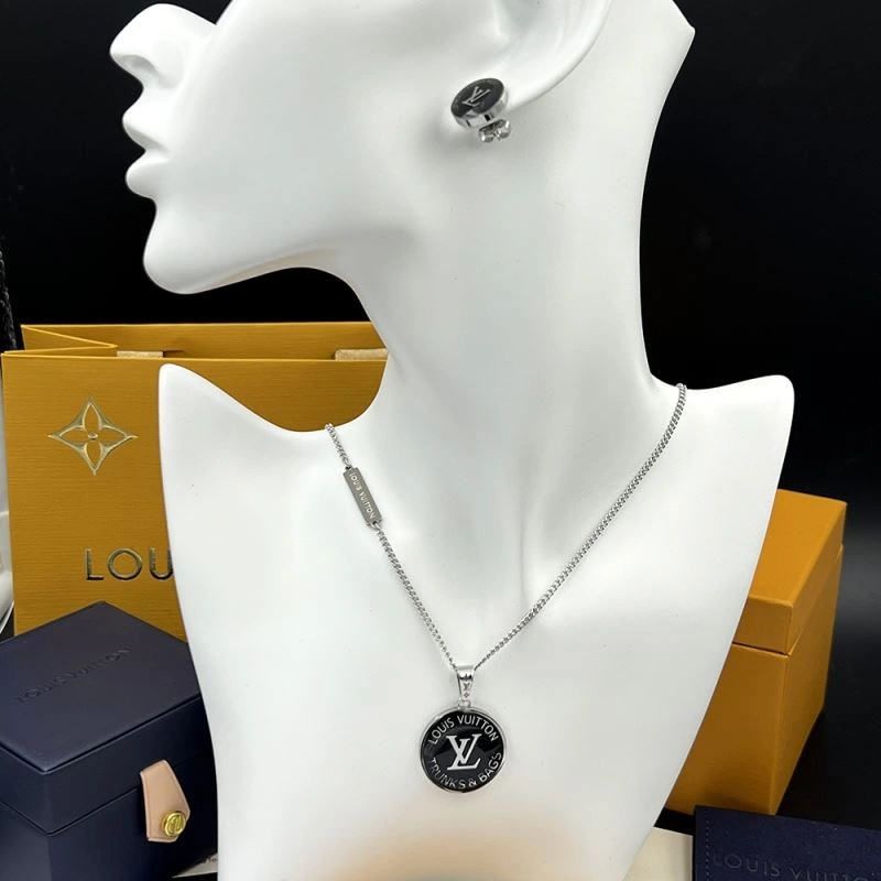 Louis Vuitton Necklaces Stylish 250376