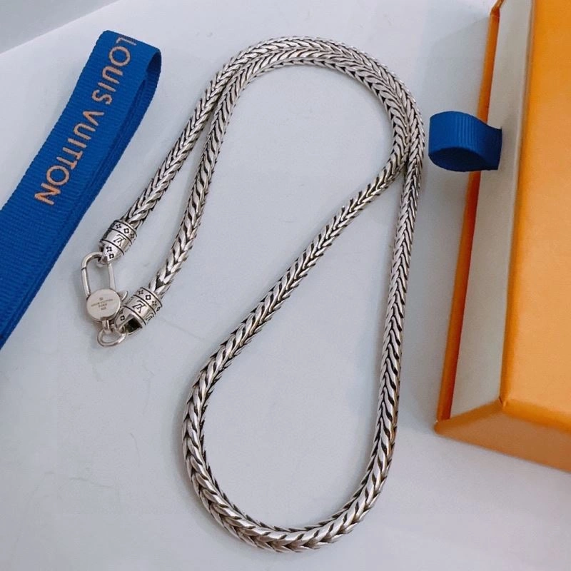 Louis Vuitton Necklaces Vibrant 250379