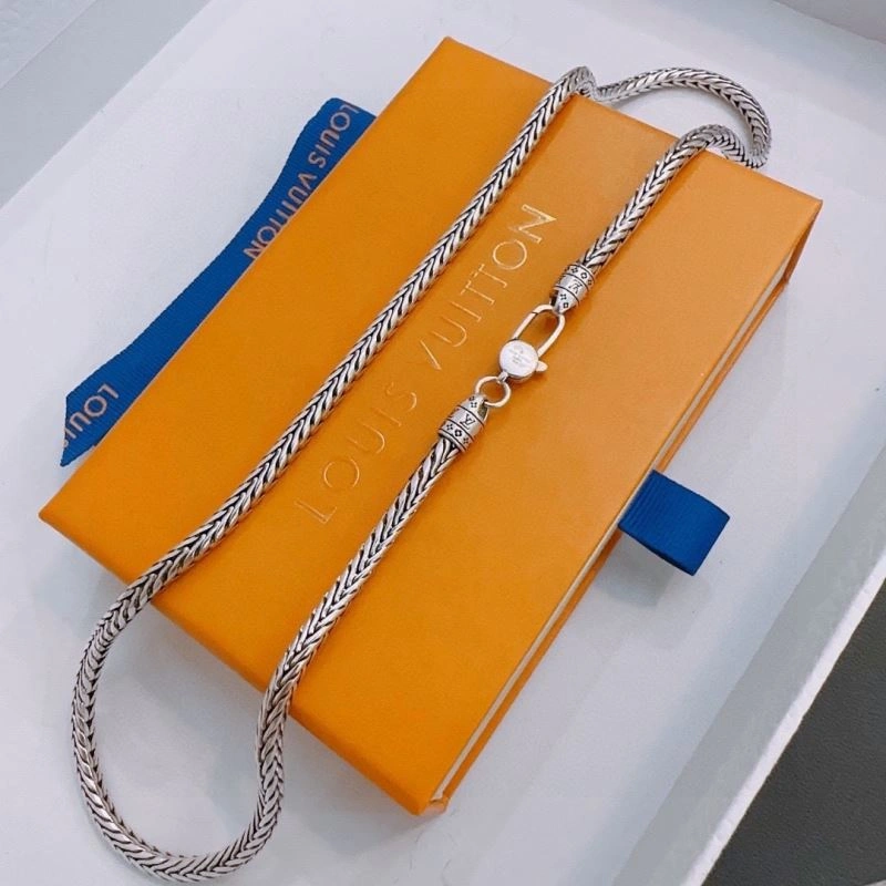 Louis Vuitton Necklaces Vibrant 250379