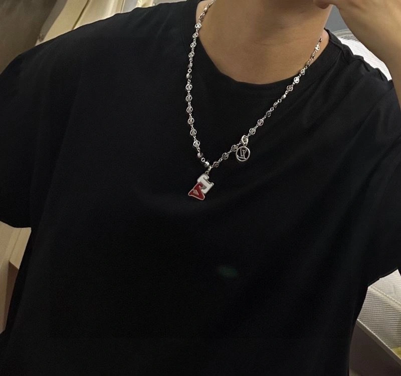 Comfortable Louis Vuitton Necklaces 250362