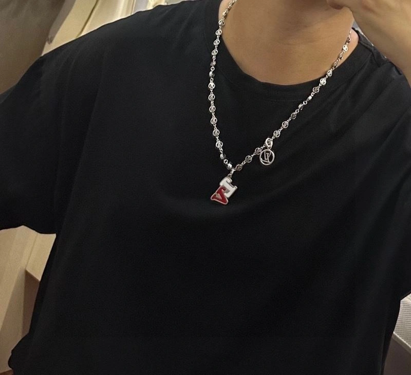 Comfortable Louis Vuitton Necklaces 250362