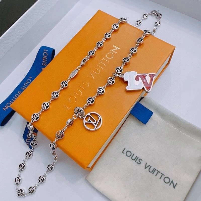 Comfortable Louis Vuitton Necklaces 250362