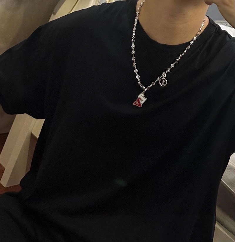 Comfortable Louis Vuitton Necklaces 250362