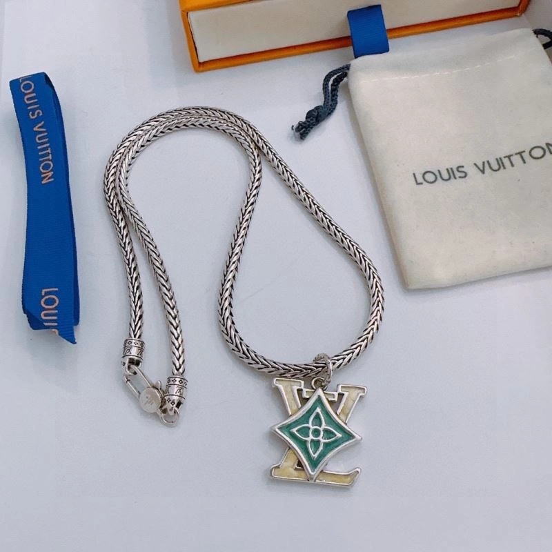 Flexible Louis Vuitton Necklaces 250363