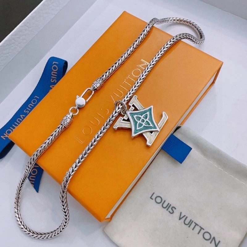 Flexible Louis Vuitton Necklaces 250363