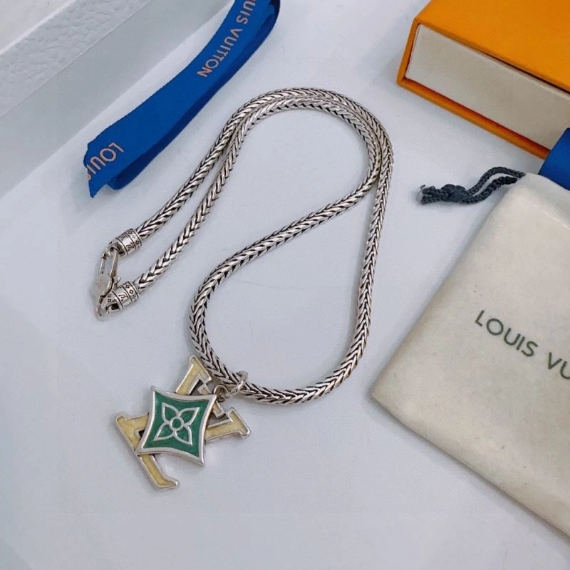 Flexible Louis Vuitton Necklaces 250363