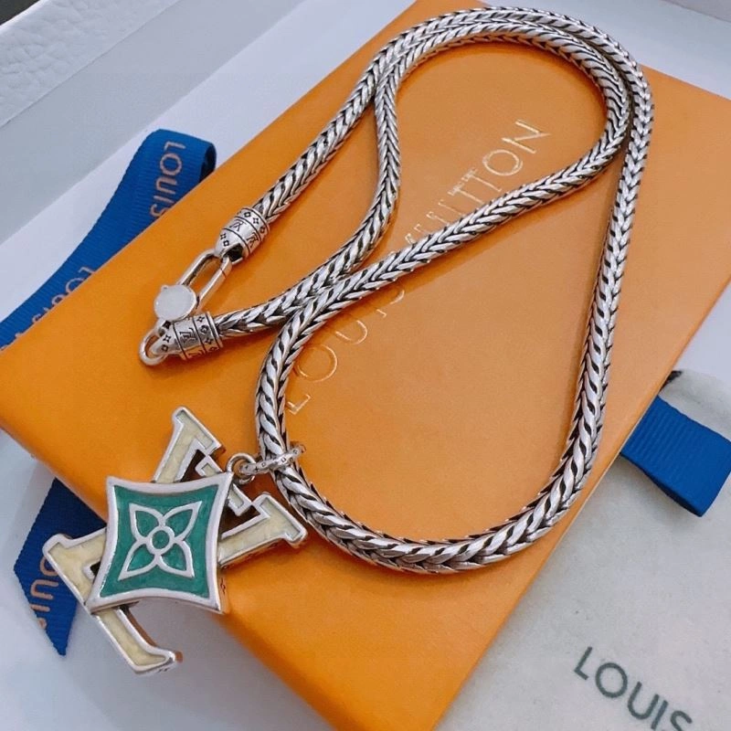 Flexible Louis Vuitton Necklaces 250363