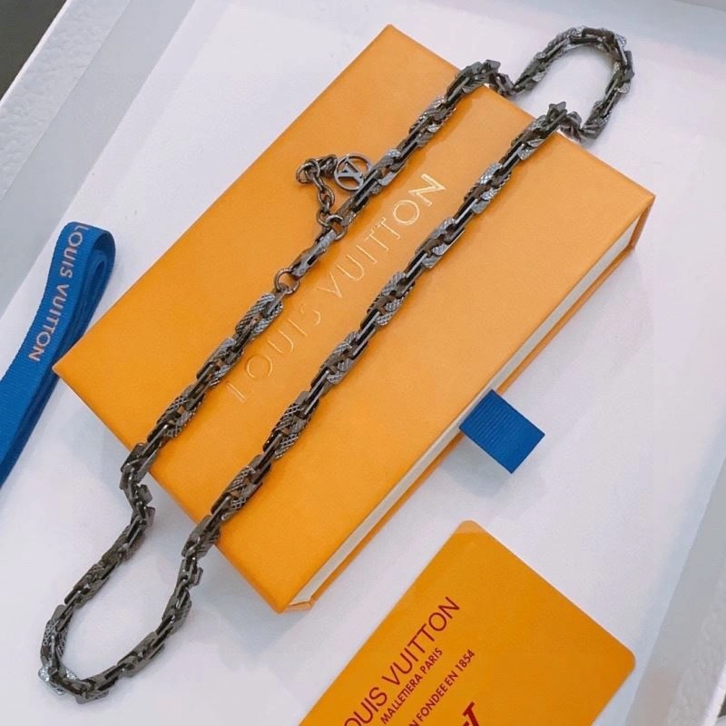 Practical Louis Vuitton Necklaces 250372