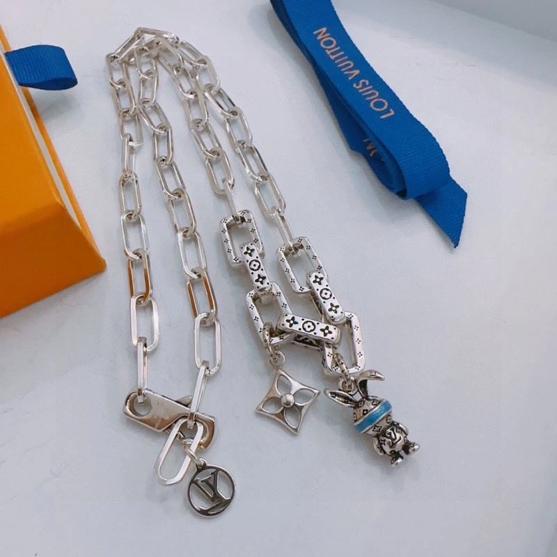Louis Vuitton Necklaces Durable 250358