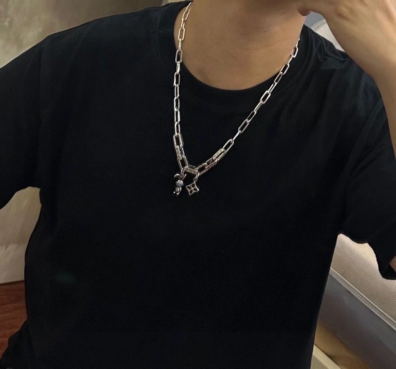 Louis Vuitton Necklaces Durable 250358