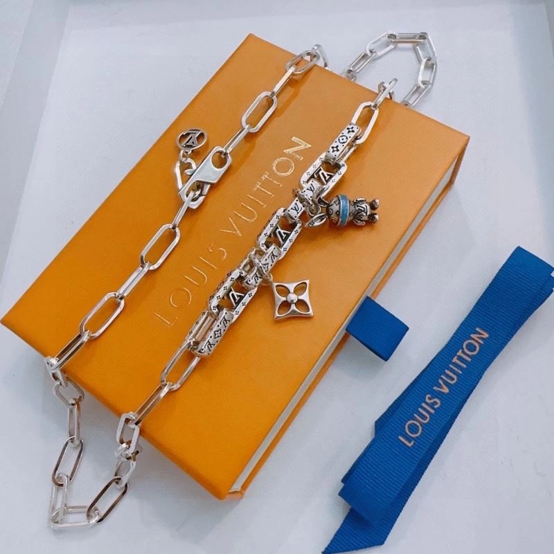 Louis Vuitton Necklaces Durable 250358