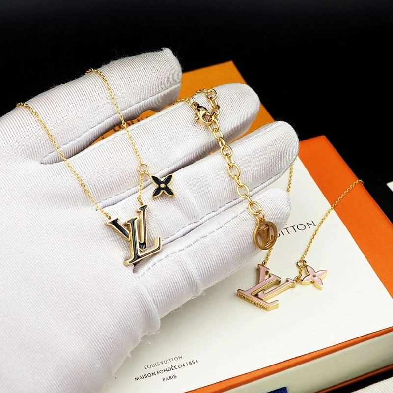 Attractive Louis Vuitton Necklaces 250354