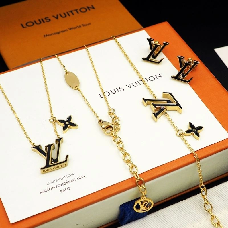 Attractive Louis Vuitton Necklaces 250354