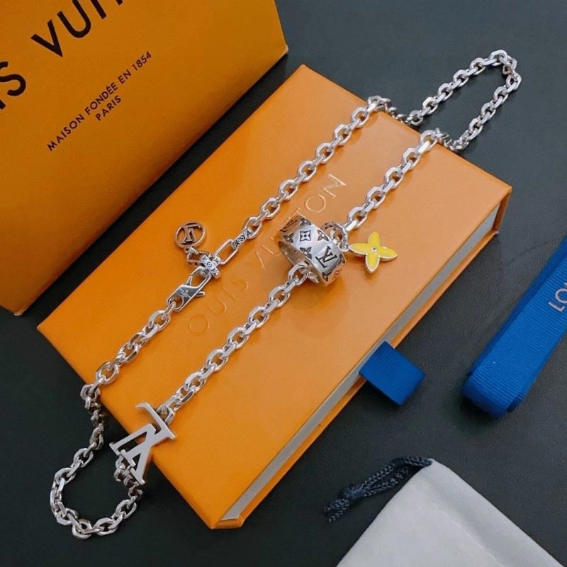 Louis Vuitton Necklaces StreetReady 250101