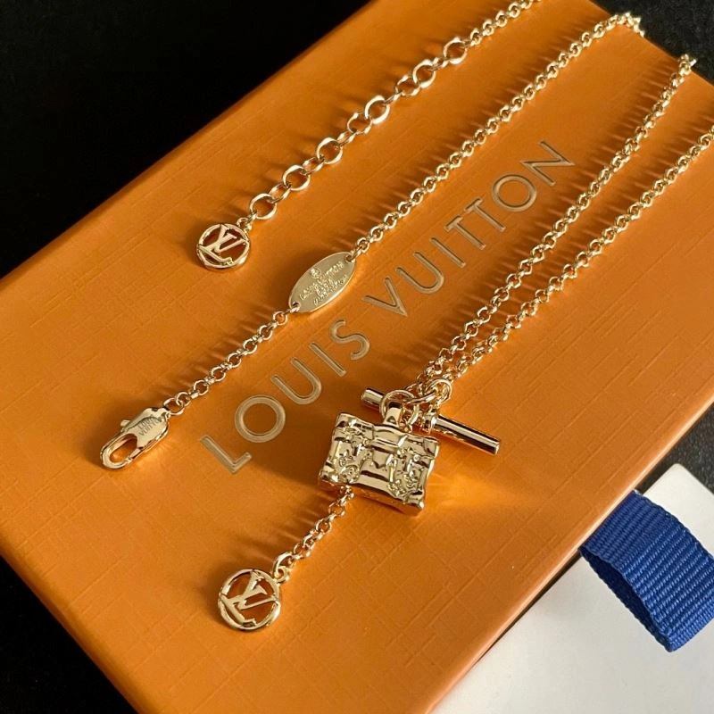 Supportive Louis Vuitton Necklaces 250091