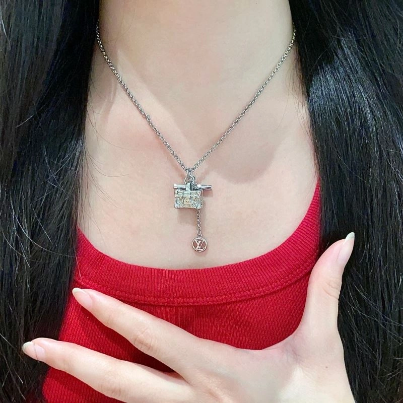 Louis Vuitton Necklaces Practical 250106