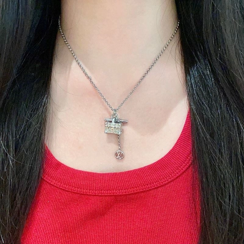 Louis Vuitton Necklaces Practical 250106