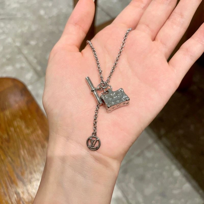 Louis Vuitton Necklaces Practical 250106