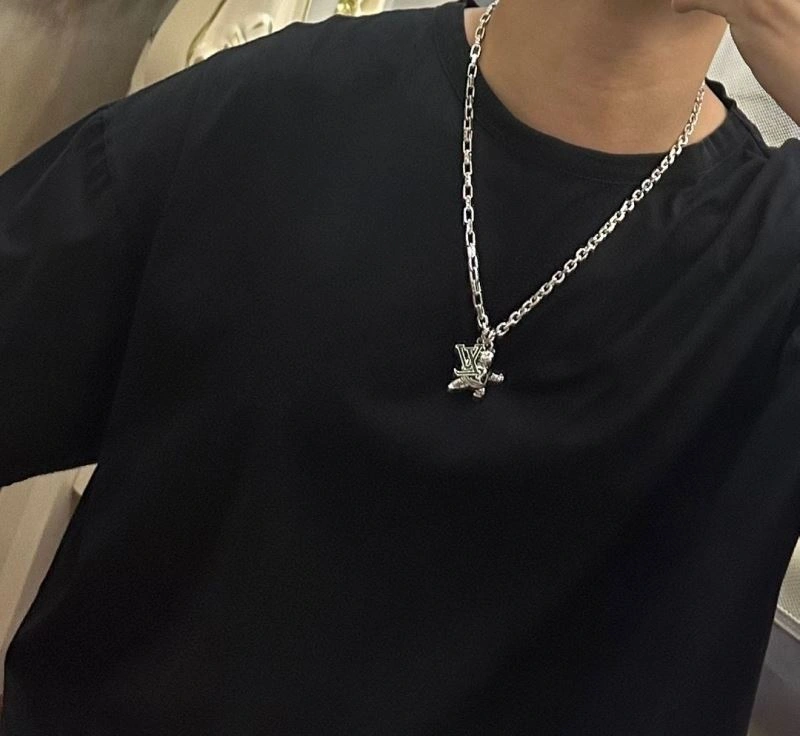 Louis Vuitton Necklaces Modern 250078