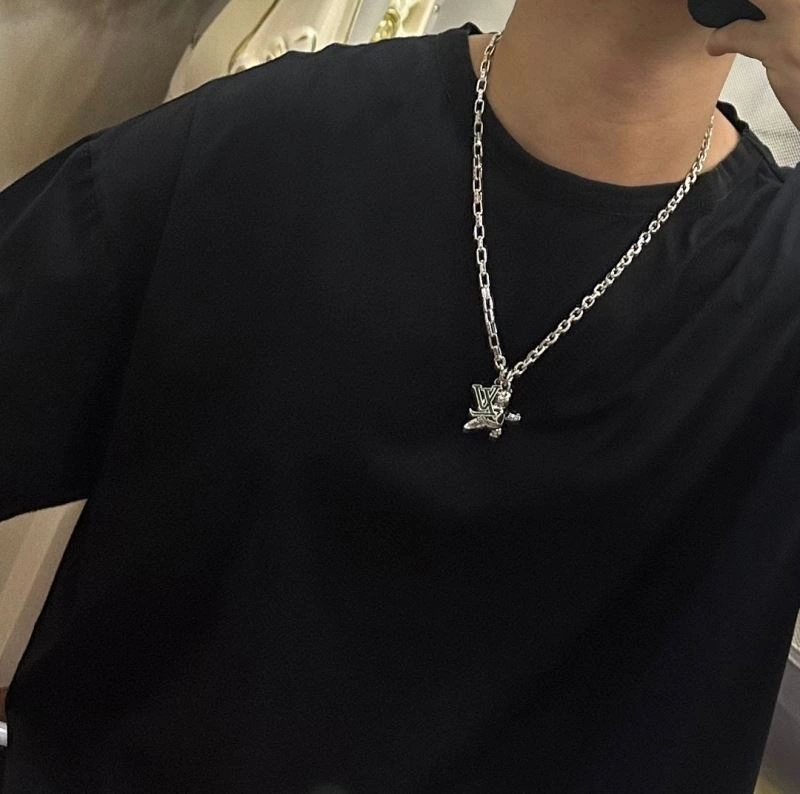 Louis Vuitton Necklaces Modern 250078
