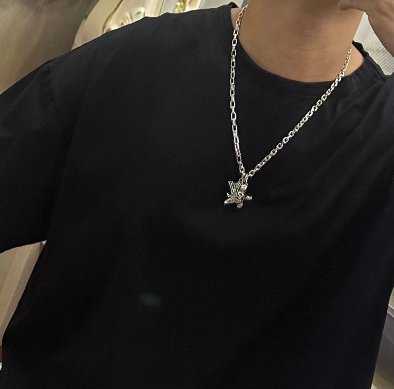 Louis Vuitton Necklaces Modern 250078