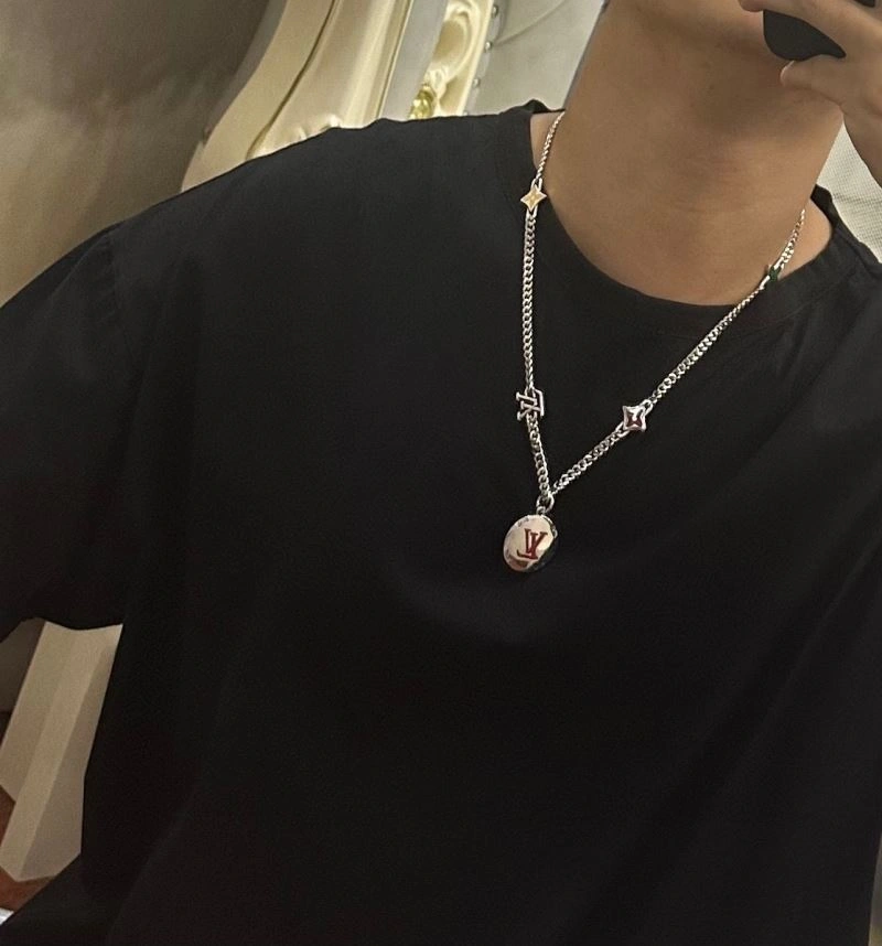 Louis Vuitton Necklaces Vibrant 250090