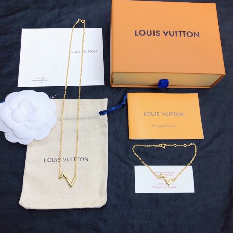 Comfortable Louis Vuitton Necklaces 250075