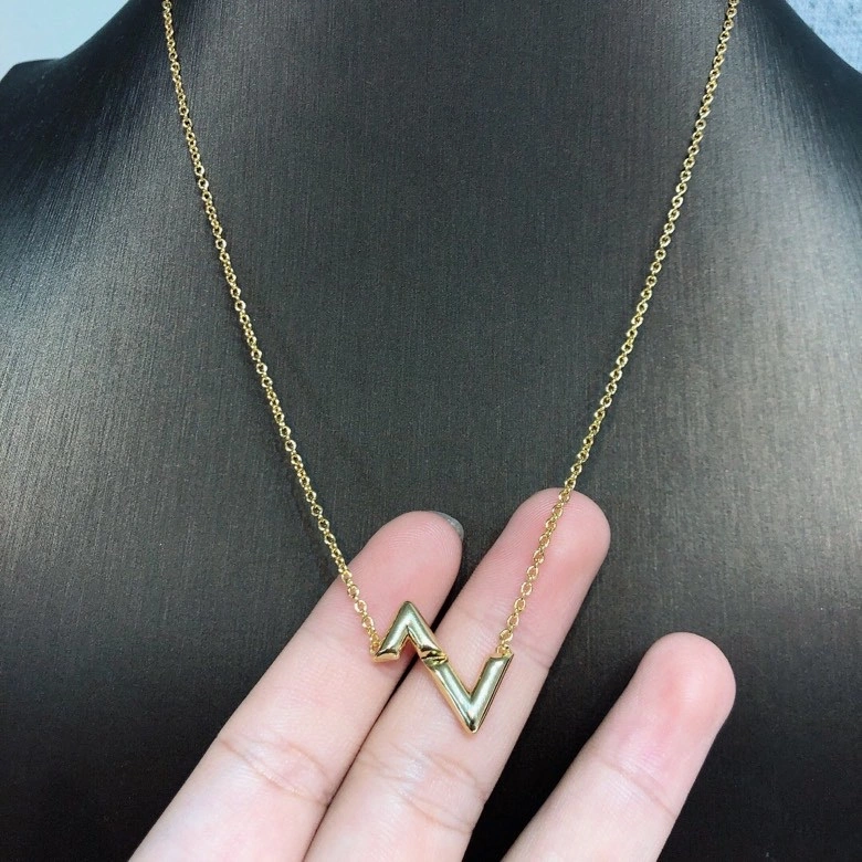 Comfortable Louis Vuitton Necklaces 250075