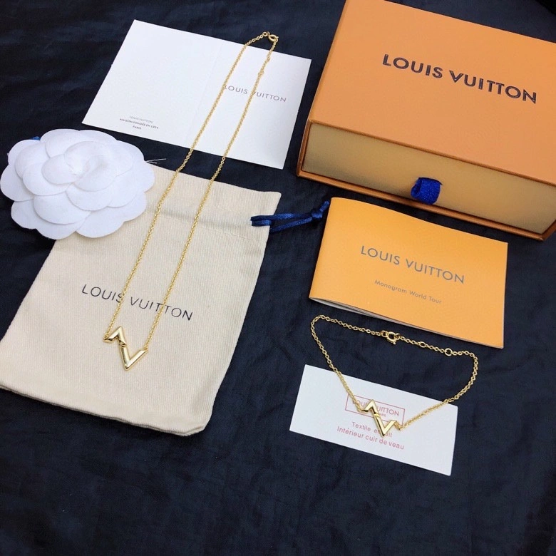 Comfortable Louis Vuitton Necklaces 250075