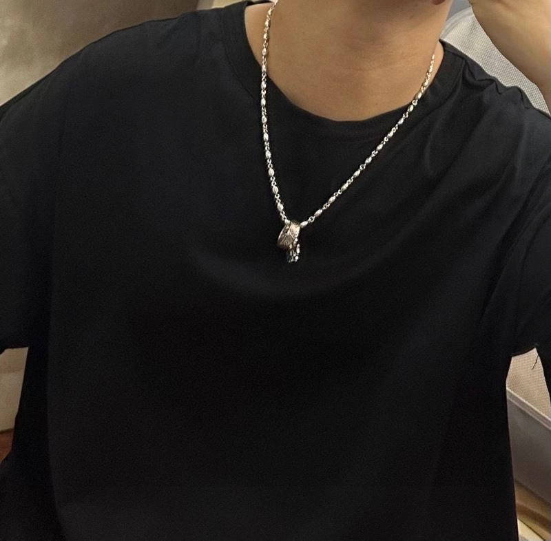 Trendy Louis Vuitton Necklaces 250074