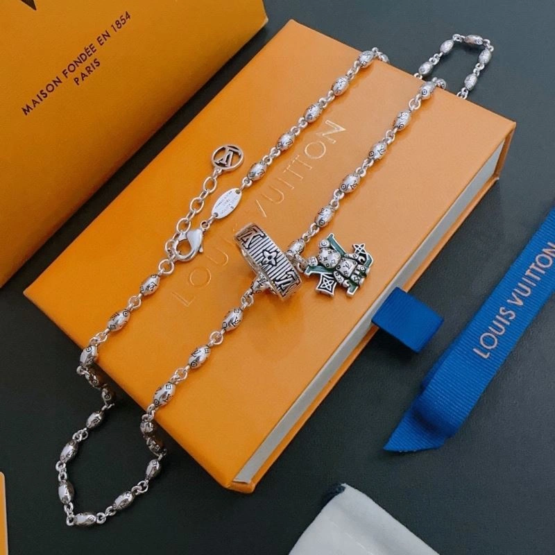 Trendy Louis Vuitton Necklaces 250074