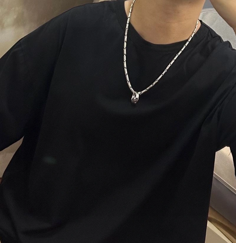 HighPerformance Louis Vuitton Necklaces 250068