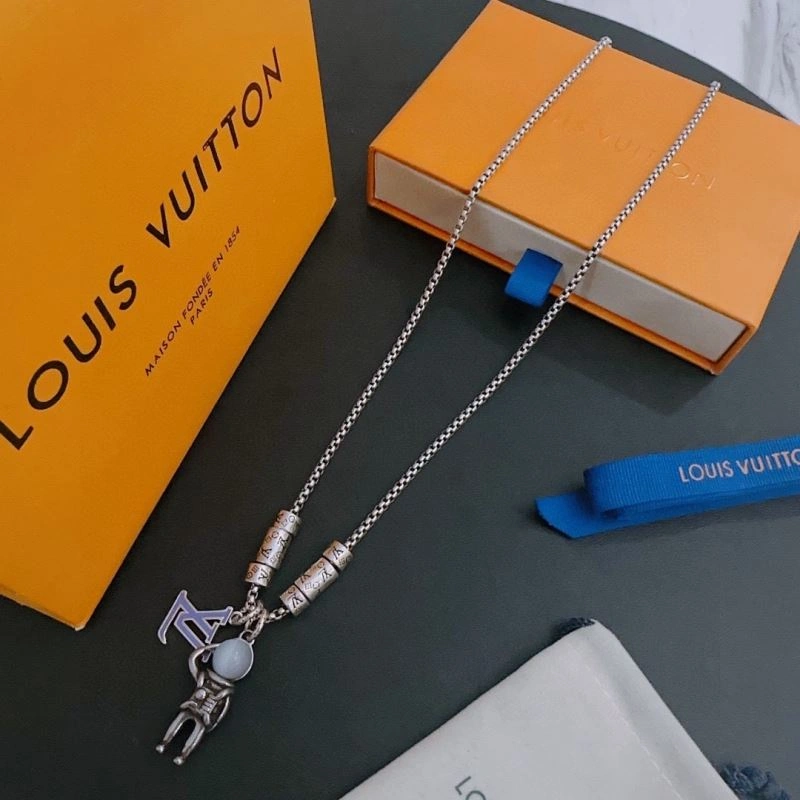 Supportive Louis Vuitton Necklaces 250067