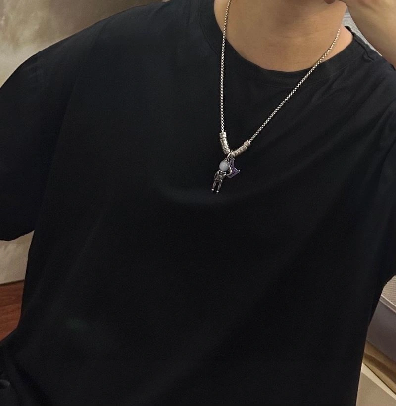 Supportive Louis Vuitton Necklaces 250067