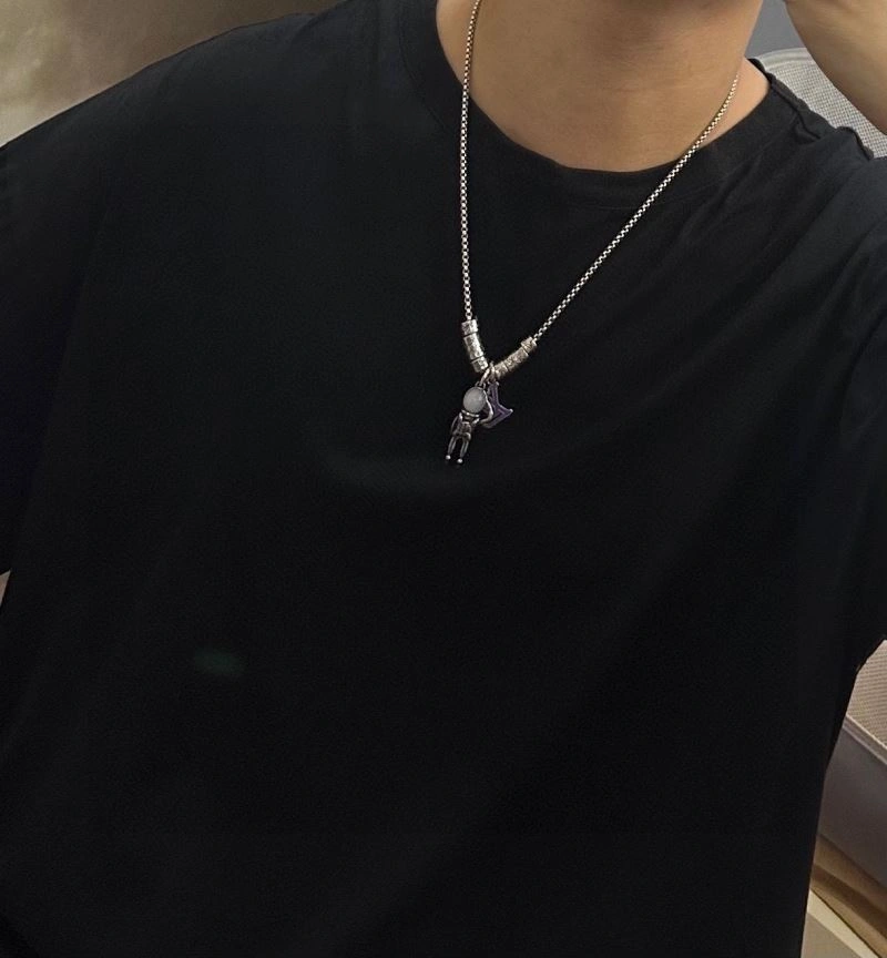 Supportive Louis Vuitton Necklaces 250067