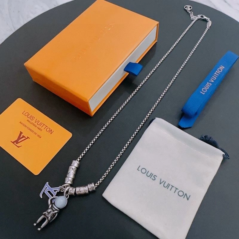 Supportive Louis Vuitton Necklaces 250067