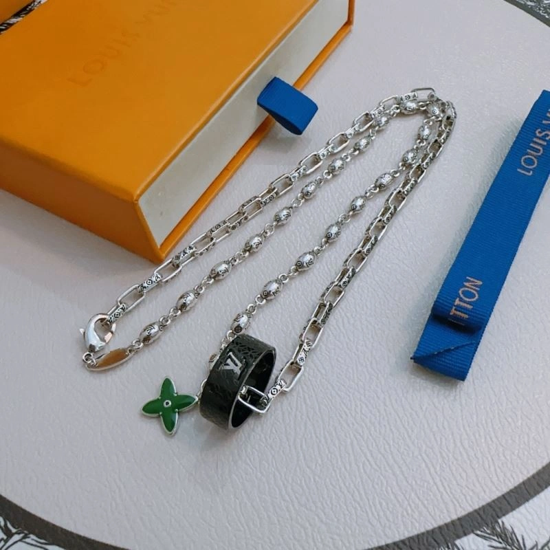 Louis Vuitton Necklaces Functional 250069