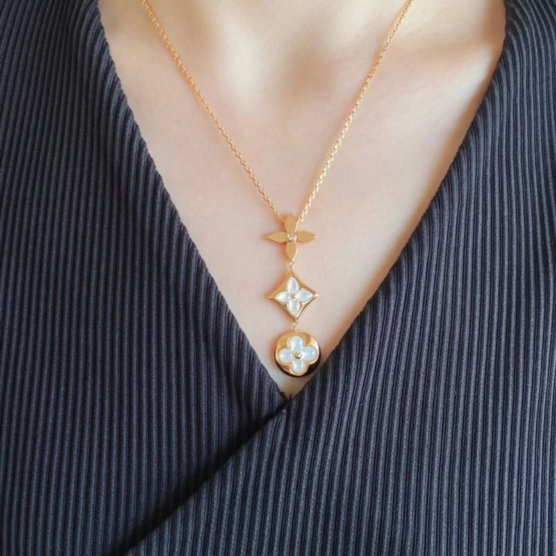 Fashionable Louis Vuitton Necklaces 250060