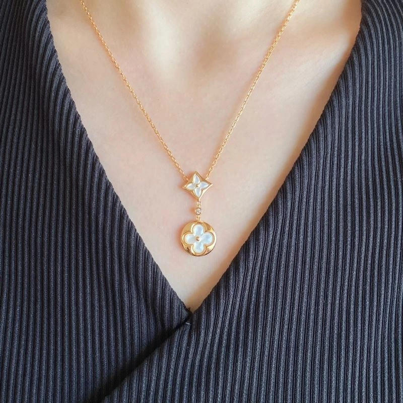 Vibrant Louis Vuitton Necklaces 250070
